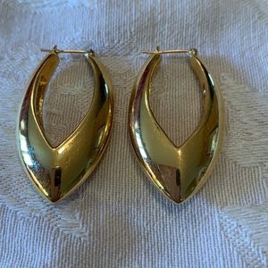 Gold tone costume jewelry earrings